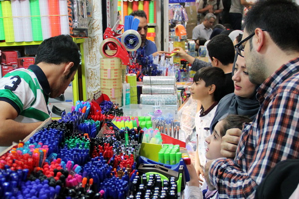 فروش لوازم تحریر در بازار بزرگ تهران