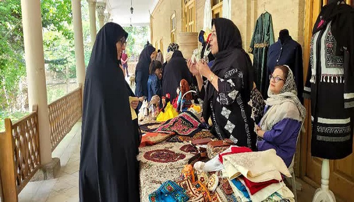 برگزاری نمایشگاه پوشاک سنتی با حضور هنرمندان برتر ملی و استانی