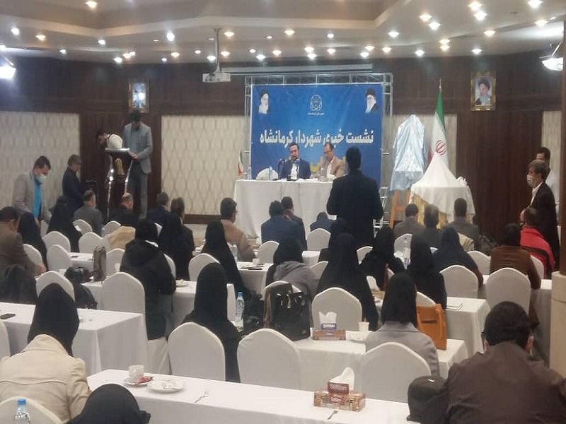 قطار شهری زخمی بر چهره شهر کرمانشاه/جشن بزرگ آیینهای نوروزی در کرمانشاه برگزار می شود