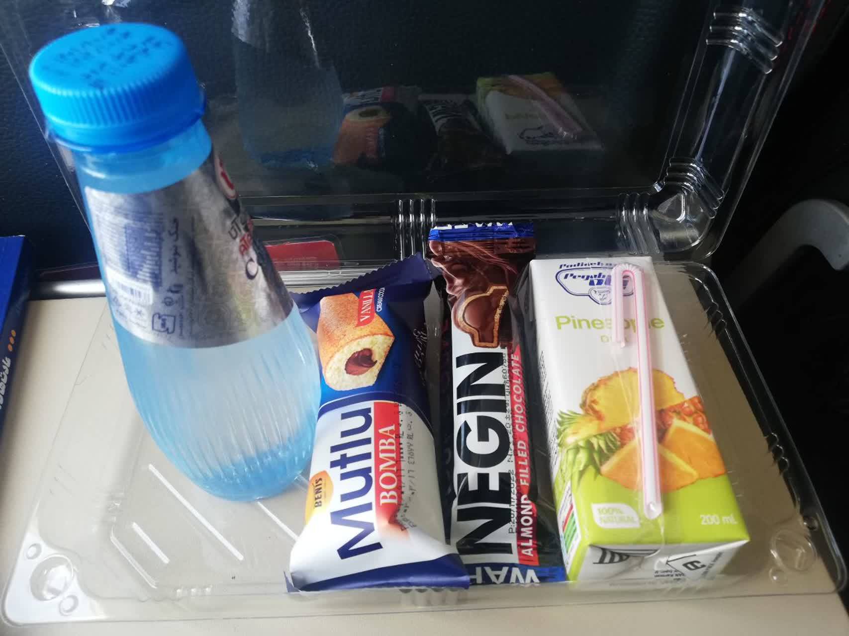 اعتراض وارده/ پذیرایی یک پرواز تاخیری در هواپیمایی آتا ؟!