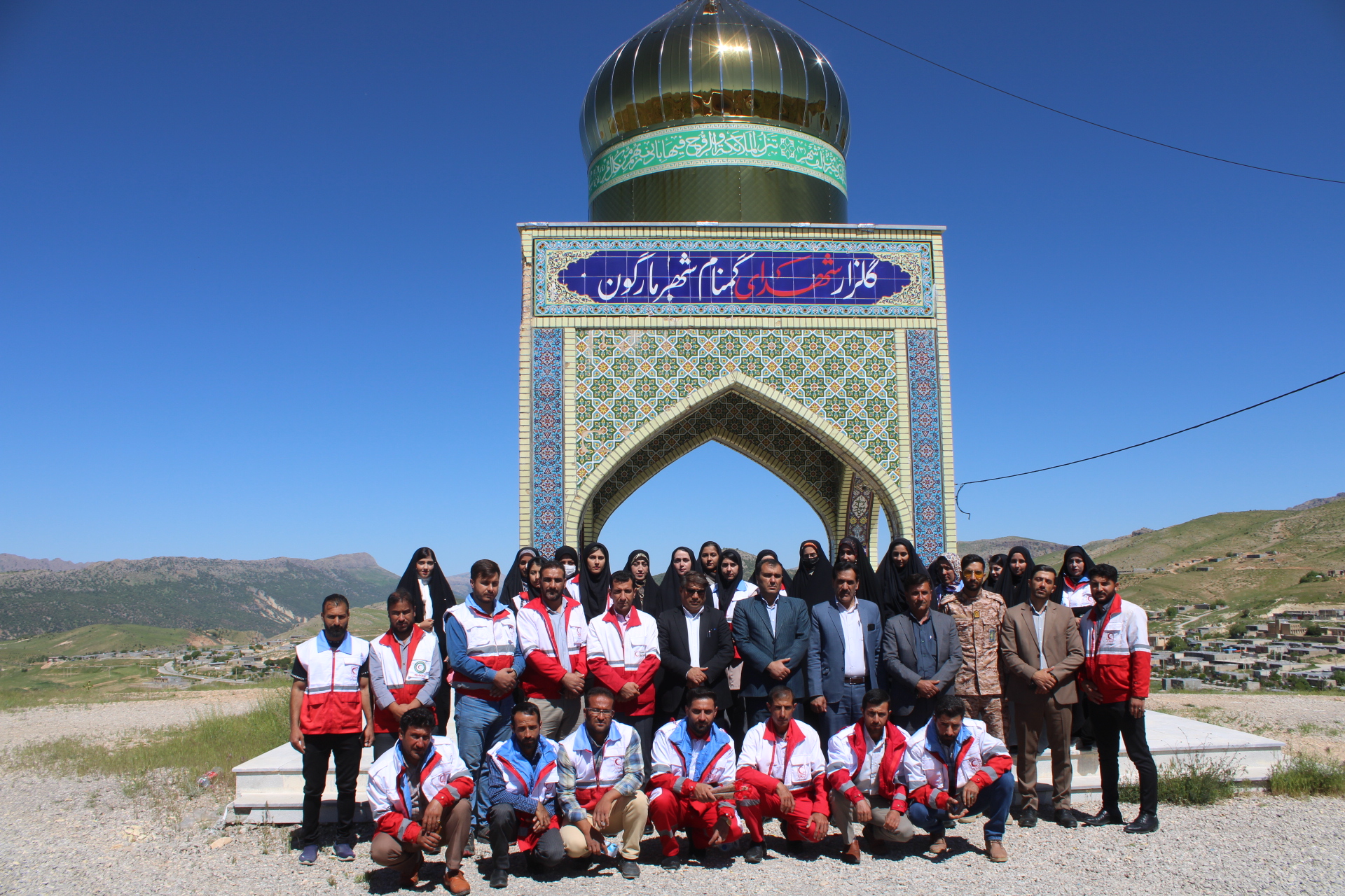 غبار روبی گلزار شهدا بمناسبت هفته هلال احمر در مارگون غبار روبی گلزار شهدا بمناسبت هفته هلال احمر در مارگون