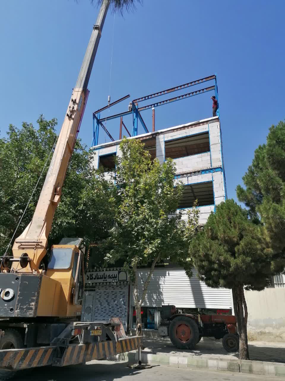 تخریب ملک متعلق به یک عضو شورای شهر قدمگاه/قاطعیت دادستان، فرماندار و شهردار در برخورد با تخلف