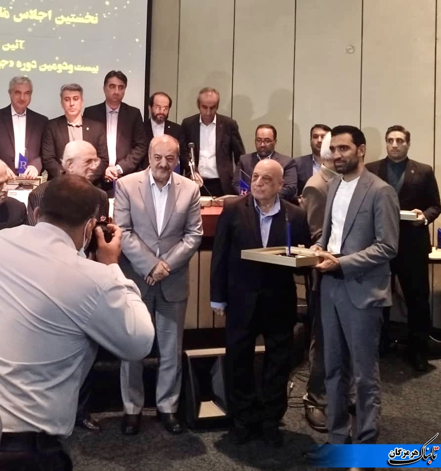 اهدای جایزه مدیریت مسئولیت اجتماعی ایران به شرکت نفت ستاره خلیج فارس