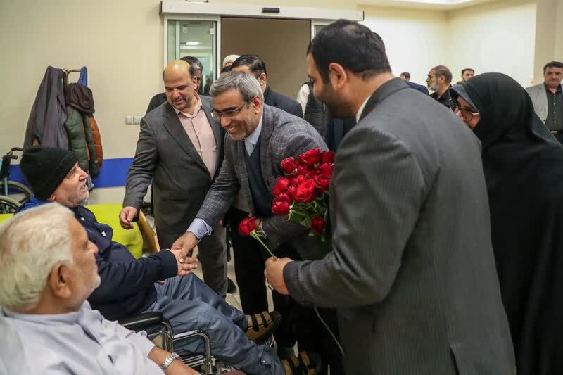 حضور استاندار خراسان رضوی در جمع جانبازان آسایشگاه امام خمینی (ره) مشهد+ فیلم و عکس