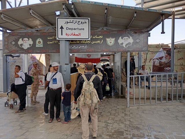 تردد بیش از ۳۹ هزار زائر از مرز مهران در سه روز گذشته تردد بیش از ۳۹ هزار زائر از مرز مهران در سه روز گذشته