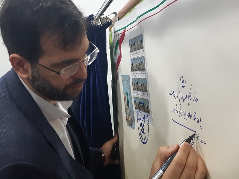 هنرمندان خوزستانی با خلق تمبرهای مفهومی، مفاهیم دینی را در قالب هنر زنده می‌کنند