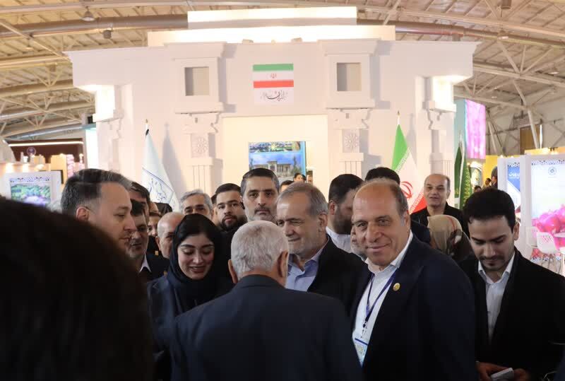 بازدید رئیس جمهور از غرفه گردشگری خراسان رضوی در هجدهمین نمایشگاه بین المللی گردشگری + فیلم