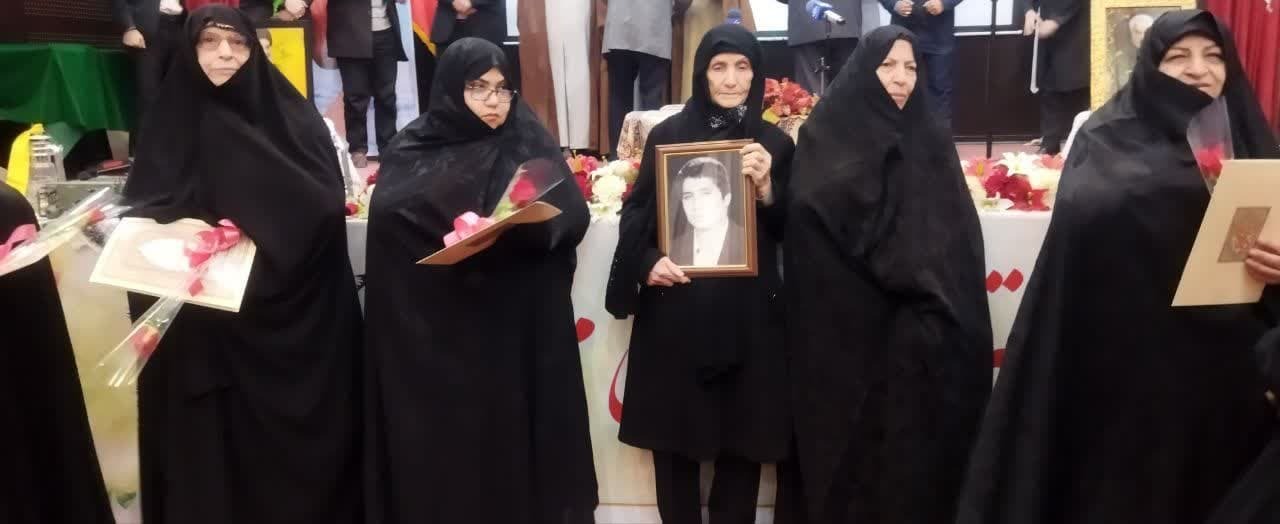 ما موظف به بزرگداشت مقام شهدا و ترویج فرهنگ ایثار و شهادت هستیم ما موظف به بزرگداشت مقام شهدا و ترویج فرهنگ ایثار و شهادت هستیم