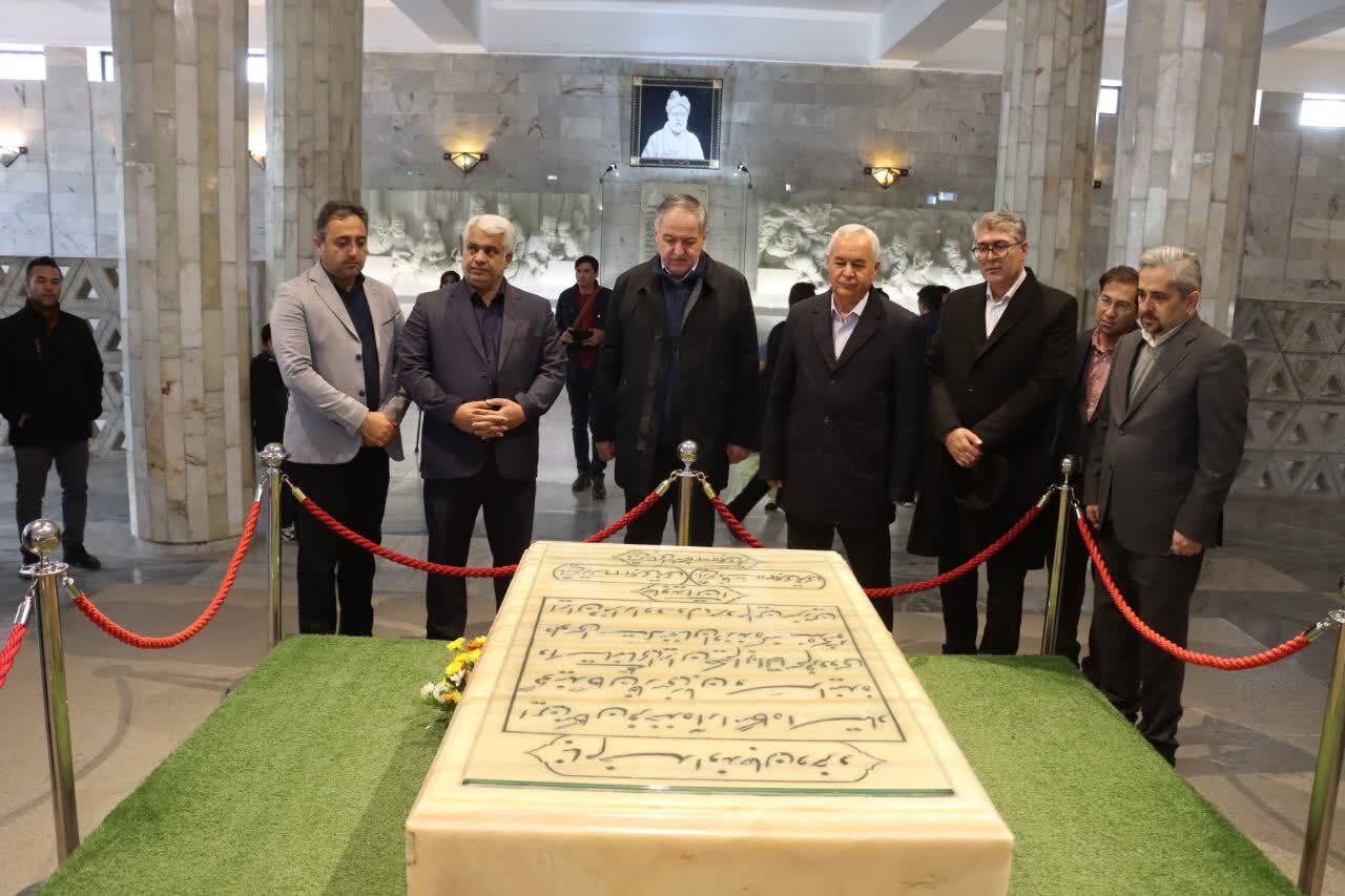 روابط فرهنگی و سیاسی ایران و تاجیکستان باید توسعه یابد