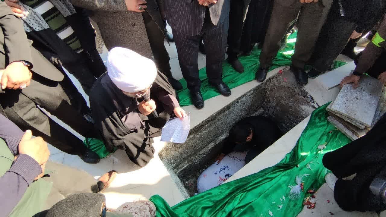 مراسم خاکسپاری شهیدان لاله&zwnj;های زهرایی در مرکز گلستان برگزار شد+فیلم