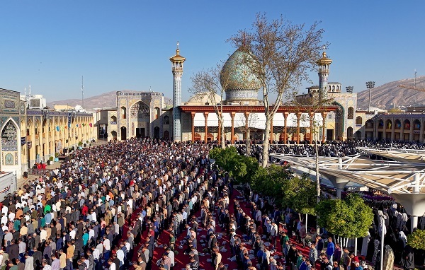 گزارش تصویری-نماز عید بندگی در سومین حرم اهل بیت (ع) اقامه شد گزارش تصویری-نماز عید بندگی در سومین حرم اهل بیت (ع) اقامه شد