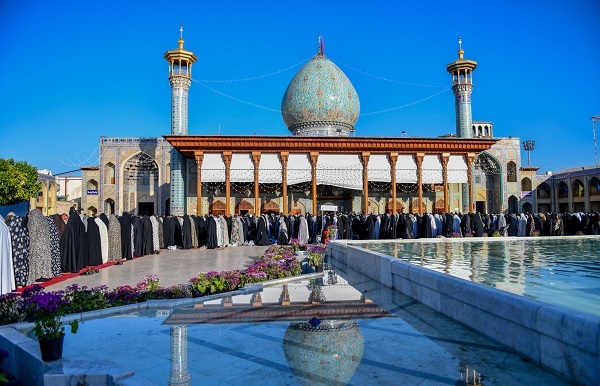 گزارش تصویری-نماز عید بندگی در سومین حرم اهل بیت (ع) اقامه شد گزارش تصویری-نماز عید بندگی در سومین حرم اهل بیت (ع) اقامه شد