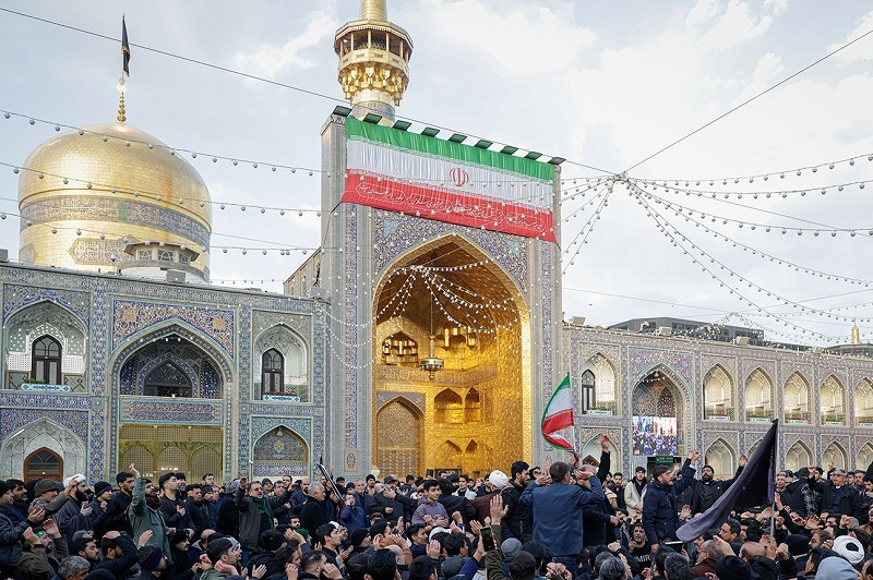 ملت ایران در سوگ پدر 