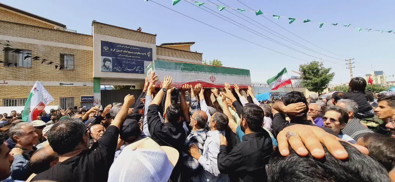 تشییع لاله های سرخ در البرز/وداع مردم با مدافعان وطن +تصاویر تشییع لاله های سرخ در البرز/وداع مردم با مدافعان وطن +تصاویر