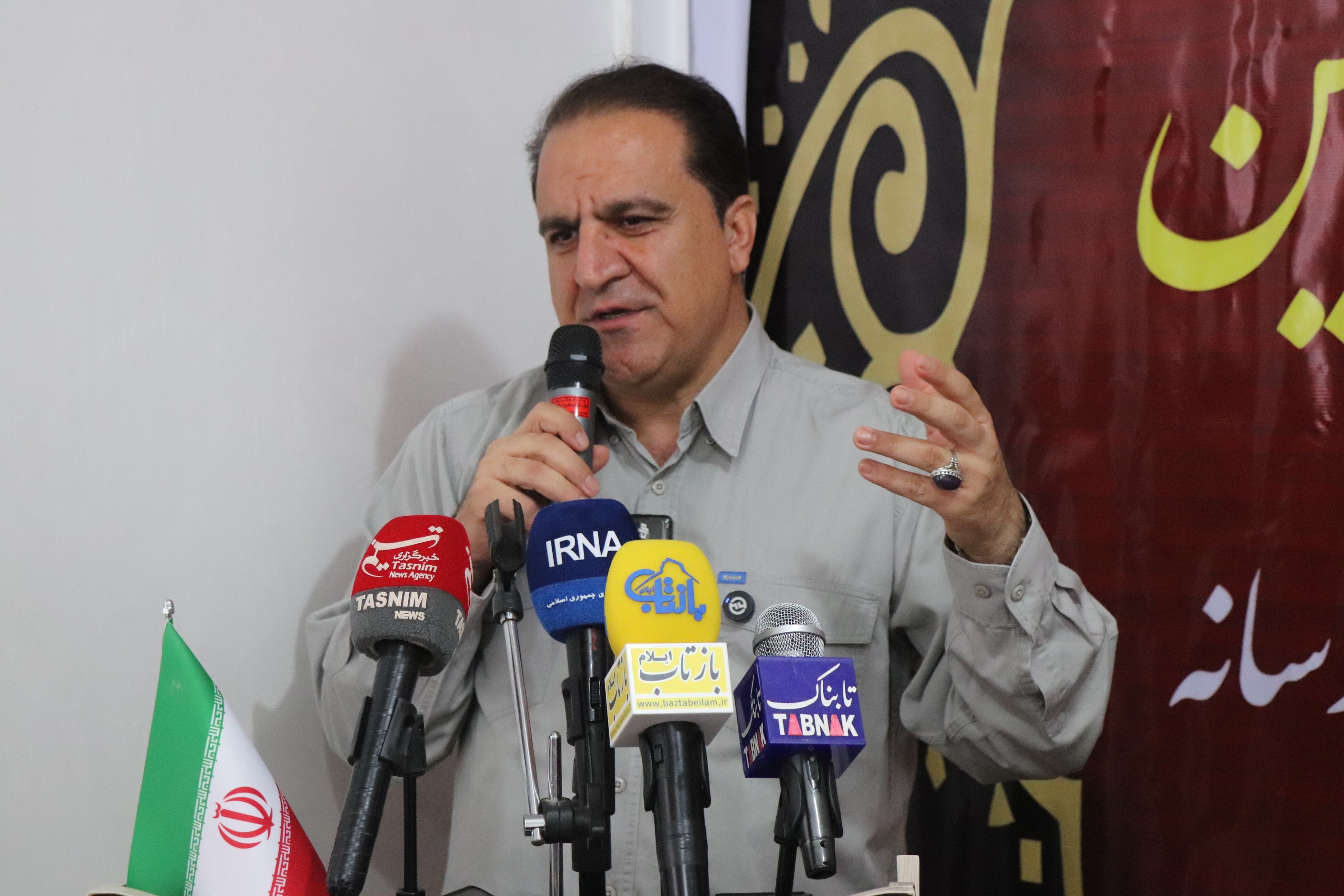 قرارگاه رسانه ای اربعین در مرز مهران افتتاح شد/مهران؛ انتخاب زائران حسینی تا رسیدن به قافله عشق/ صدای رسانه ها، طنین خدمت در مسیر عشق حسینی است +فیلم قرارگاه رسانه ای اربعین در مرز مهران افتتاح شد/مهران؛ انتخاب زائران حسینی تا رسیدن به قافله عشق/ صدای رسانه ها، طنین خدمت در مسیر عشق حسینی است +فیلم