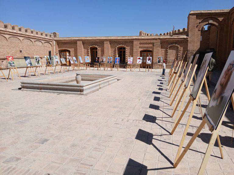 نمایشگاه بین‌المللی بزرگان کاریکاتوریست چهره جهان در لرستان افتتاح شد+تصویر