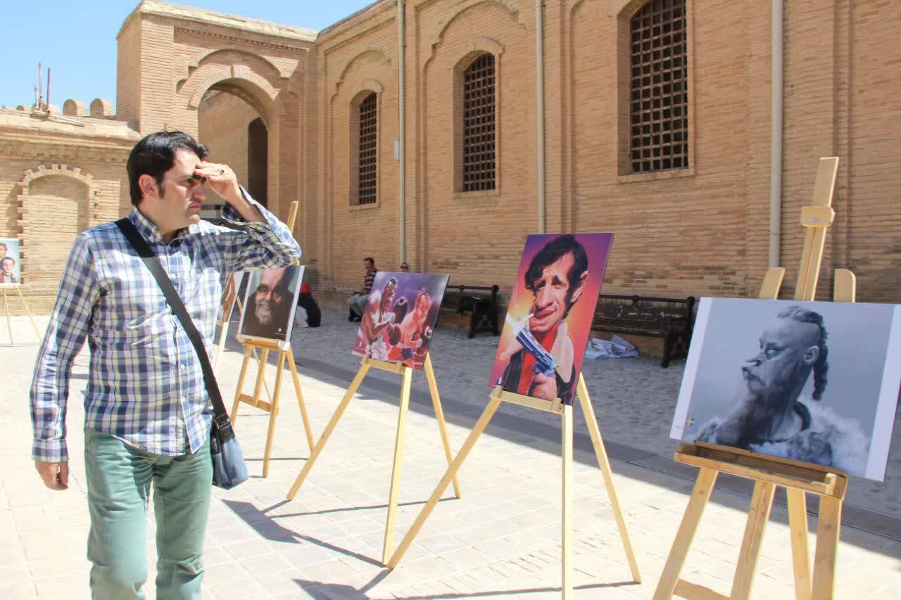 نمایشگاه بین‌المللی بزرگان کاریکاتوریست چهره جهان در لرستان افتتاح شد+تصویر