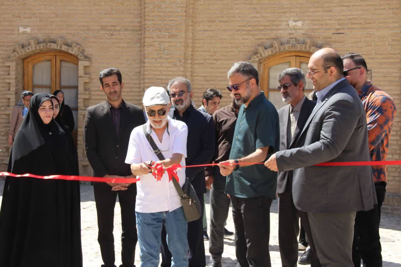 نمایشگاه بین‌المللی بزرگان کاریکاتوریست چهره جهان در لرستان افتتاح شد+تصویر
