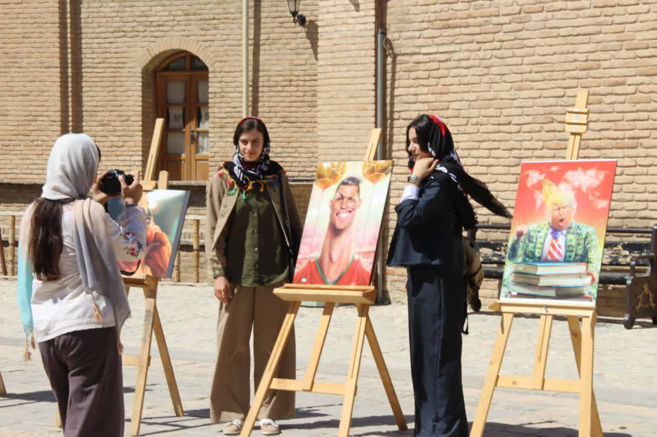 نمایشگاه بین‌المللی بزرگان کاریکاتوریست چهره جهان در لرستان افتتاح شد+تصویر