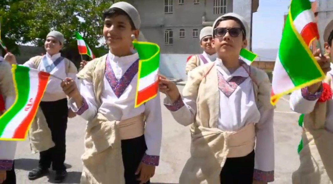 رونمایی از نماهنگ ایران سرافراز به مناسبت بازگشایی مدارس در کهگیلویه و بویراحمد + فیلم رونمایی از نماهنگ ایران سرافراز به مناسبت بازگشایی مدارس در کهگیلویه و بویراحمد + فیلم