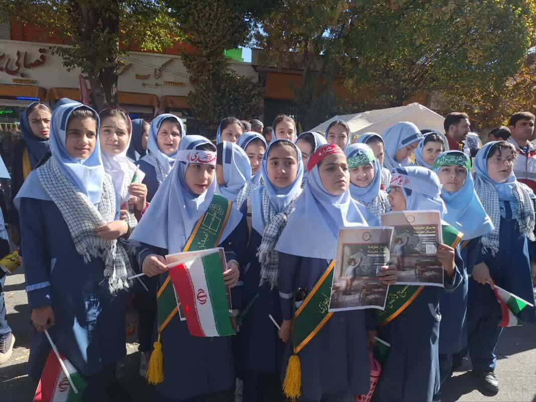 حماسه استکبارستیزی مردم اراک در راهپیمایی ۱۳ آبان به روایت تصویر حماسه استکبارستیزی مردم اراک در راهپیمایی ۱۳ آبان به روایت تصویر