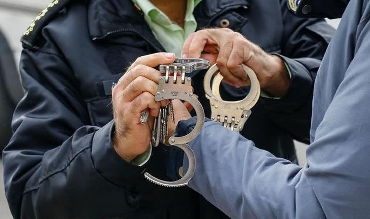 سومین عضو شورای شهر دورود به اتهام ارتشا دستگیر شد سومین عضو شورای شهر دورود به اتهام ارتشا دستگیر شد