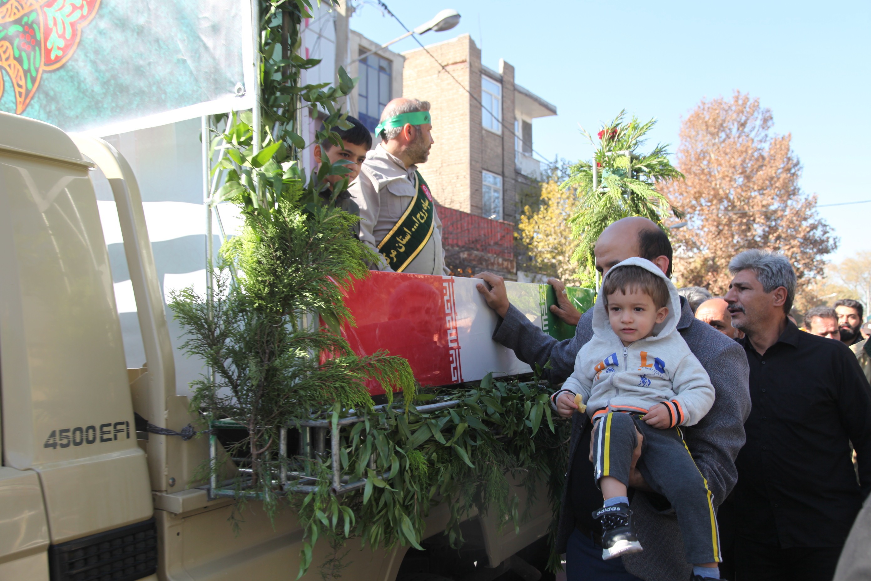 در سالروز شهادت حضرت فاطمه (س) پیکر شهدای گمنام میهمان مردم اراک در سالروز شهادت حضرت فاطمه (س) پیکر شهدای گمنام میهمان مردم اراک