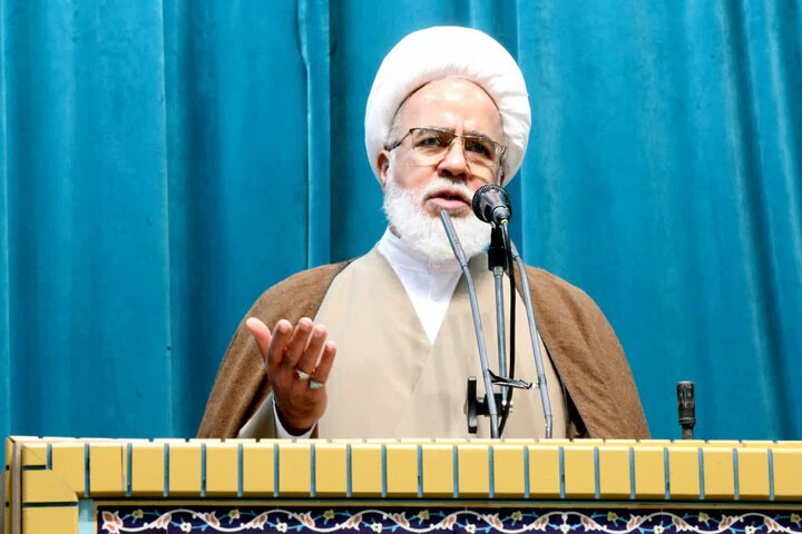امام جمعه کرمانشاه: نمیشود مجوز بدهید و بعد بگویید «چه کنیم»! امام جمعه کرمانشاه: نمیشود مجوز بدهید و بعد بگویید «چه کنیم»!