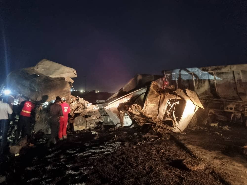 تصادف مرگبار در محور کرمان ـ اختیارآباد؛ ۵ نفر جان باختند تصادف مرگبار در محور کرمان ـ اختیارآباد؛ ۵ نفر جان باختند
