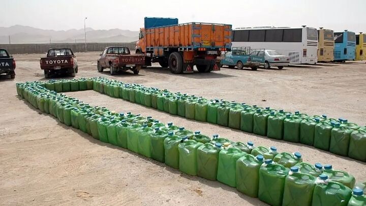 محکومیت قاچاقچیان سوخت و غذای حیوانات در همدان محکومیت قاچاقچیان سوخت و غذای حیوانات در همدان