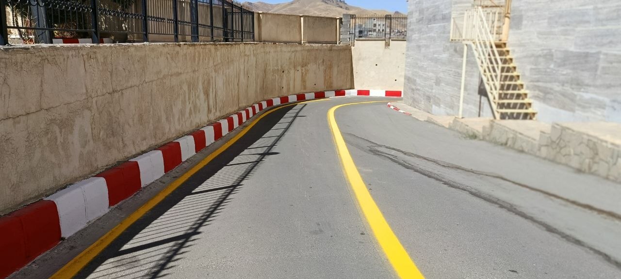 از رنگآمیزی تا خطکشی؛ مطالبه اهالی مجتمعهای مسکونی سنندج روی ریل اجرا از رنگآمیزی تا خطکشی؛ مطالبه اهالی مجتمعهای مسکونی سنندج روی ریل اجرا